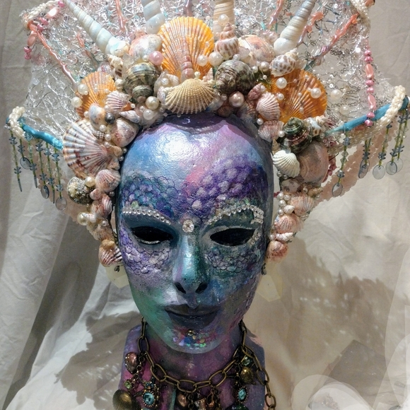 I make custom crowns - Picture 2 of 2